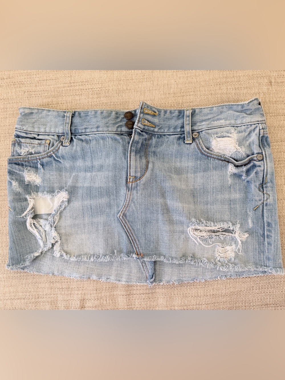 Ruehl No.925 Distressed Denim Mini Skirt Y2K micro mini Raw Hem low rise Size 26